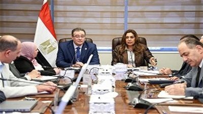 وزيرة التنمية المحلية تبحث مع 