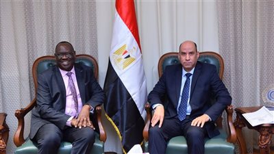 وزير العمل يبحث مع نظيره الجنوب سوداني تعزيز التعاون في التدريب المهني والسلامة المهنية