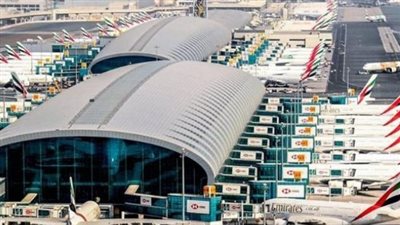 تقرير الجارديان: مئات الآلاف عالقون في المطارات بعد إغلاق محاور الشرق الأوسط