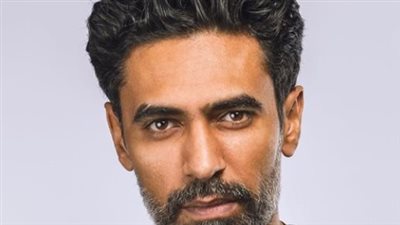 حلم البطولة السينمائية: هل ينجح محمد علاء في حمل فيلم كامل على عاتقه قريباً؟