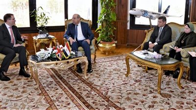 مباحثات مصرية - بريطانية  لتعزيز  التعاون المشترك  في مجال النقل الجوى