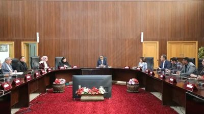 محافظ البحر الأحمر ونائبة وزيرة التضامن يبحثان دعم الأسر الأولى بالرعاية وتعزيز برامج التمكين الاجتماعي بالمحافظة