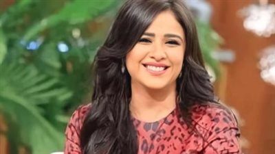 ياسمين عبد العزيز ترد على مي عمر: 