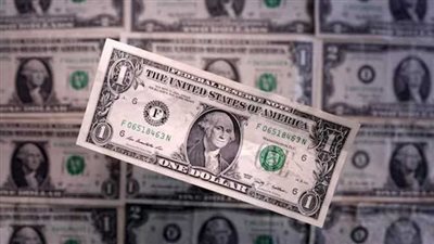تحركات العملة الخضراء في مصر.. ثبات الدولار فوق مستوى 52 جنيهاً في 10 بنوك مصرية