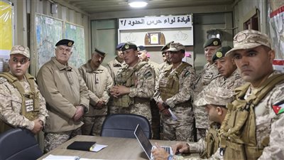 رئيس هيئة الأركان الأردني: تعزيز وحدات حرس الحدود بأحدث الأسلحة والمعدات لمواجهة التحديات