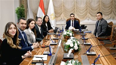 وزير الشباب والرياضة يجتمع مع مسؤولي شركة أديداس لبحث سبل التعاون المشترك