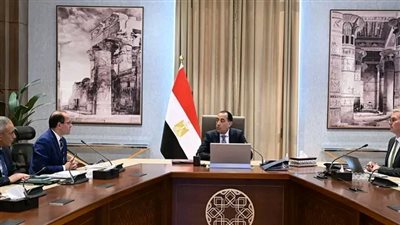 رئيس الوزراء يتابع إجراءات تدبير الاعتمادات المالية لتأمين الاحتياجات من المواد البترولية