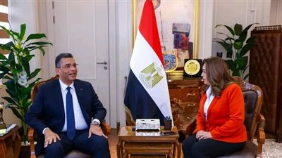 وزيرة التنمية المحلية والبيئة تبحث مع محافظ البحر الأحمر عددًا من الملفات التنموية والخدمية بالمحافظة
