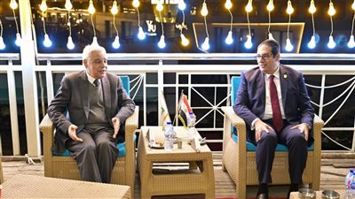 رئيس جامعة القاهرة يشارك نادي أعضاء هيئة التدريس مائدة الإفطار و