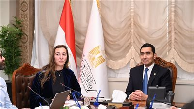 وزير الشباب والرياضة يستعرض خطة تطوير الاتحاد المصري للريشة الطائرة