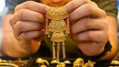 تراجع الأونصة العالمية إلى 5018 دولاراً وتداعياته على سعر الذهب في مصر اليوم