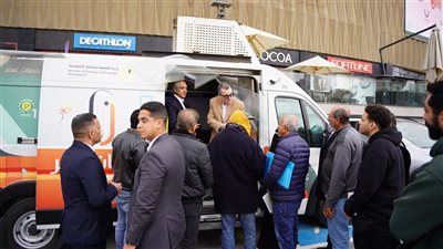 وزيرا العدل والتخطيط يتفقدان سيارة التوثيق المتنقلة بالتجمع الخامس ويوجهان بتوفير أخرى لتقليل زمن انتظار المواطنين