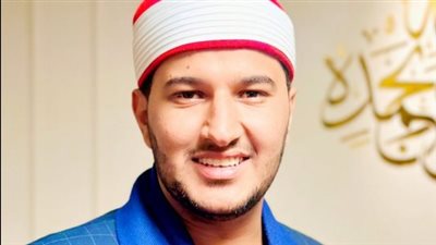 من كلية الدعوة الإسلامية إلى منبر الحسين.. محطات في حياة القارئ أشرف سيف