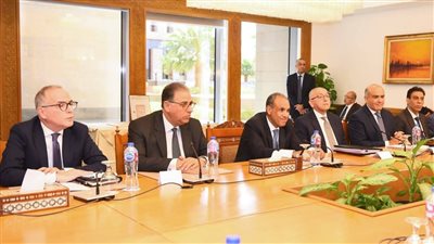 وزيرا الخارجية والاتصالات يبحثان تعزيز التحول الرقمي وتطوير الخدمات القنصلية