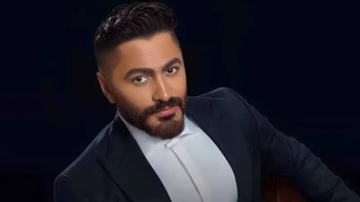 تفاصيل الأزمة الصحية للفنان تامر حسني في ألمانيا ورحلة العودة للمسرح