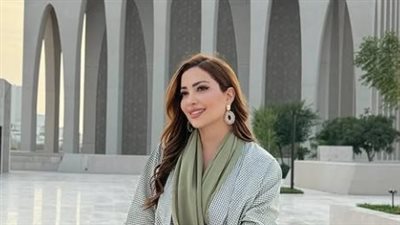 نسرين طافش تخطف الأنظار بإطلالة القفطان والجينز في عيد الفطر