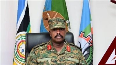 تصريحات نجل رئيس أوغندا تشعل الجدل: دعم عسكري محتمل لـإسرائيل في حال تصاعد الصراع الإقليمي