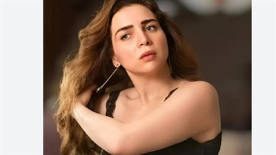 مي عز الدين تطمئن محبيها بإطلالة بسيطة وتفاعل واسع من نجوم الفن في مصر