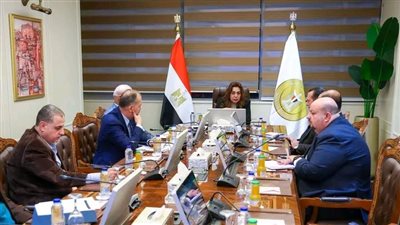 وزيرة التنمية المحلية والبيئة تعقد اجتماعًا موسعًا مع القيادات لمناقشة ملامح الرؤية الاستراتيجية للوزارة 2026–2030