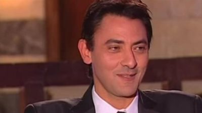 فتحي عبد الوهاب.. الجوكر الذي لا يتوقف عن مفاجأة جمهوره بأدوار خارج الصندوق