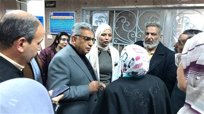 جولة مفاجئة لمحافظ الدقهلية بعيادات ابن لقمان.. وتوجيهات عاجلة بتوفير الأدوية