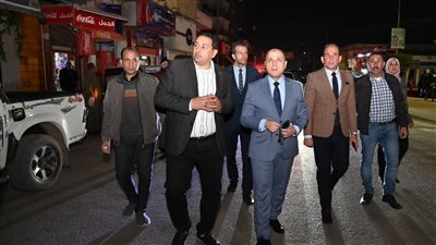محافظ الغربية يقود جولة ليلية بكفر الزيات لمتابعة تنفيذ قرار غلق المحال العامة