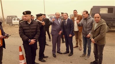 محافظ المنوفية يتفقد موقع حادث السادات ويوجه برفع درجة الطوارئ بالمستشفيات