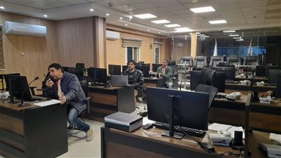 بني سويف: السكرتير العام المساعد يتابع جهود تطبيق قرار غلق المحال عبر مركز السيطرة