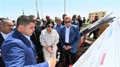 وزيرة الإسكان تتفقد مشروعات البحيرات الجنوبية 