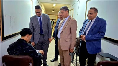 عميد إعلام الأزهر يتفقد سير امتحانات «الميدتيرم» ويؤكد انتظامها وتوفير سبل الراحة للطلاب