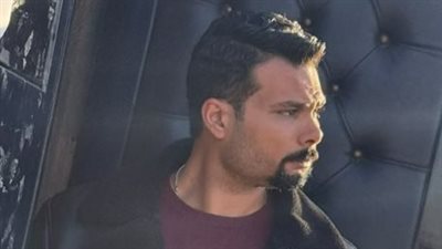 رحلة الـ 20 عاماً: تفاصيل عودة التواصل بين أحمد عبد الله محمود وزوجته عبر السوشيال ميديا