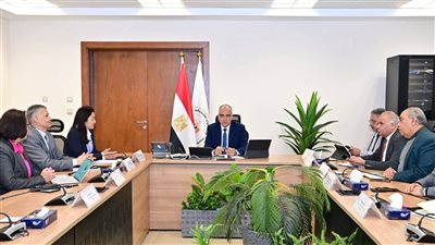 وزير الري يعقد اجتماعًا مع ممثلة برنامج الأمم المتحدة الإنمائي لتعزيز التعاون في مجال المياه