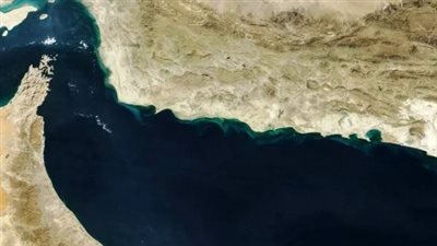 هدوء في مضيق هرمز وهبوط في الأسواق: كيف استقبل النفط قرار تعليق الهجمات؟