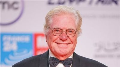 الجوائز والتكريمات: لماذا يُعد حسين فهمي أحد أهم الممثلين في تاريخ السينما العربية؟