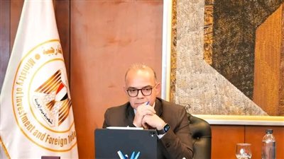وزير الاستثمار يبحث مع وزير التجارة البريطاني تعزيز التعاون الاقتصادي ودفع الاستثمارات