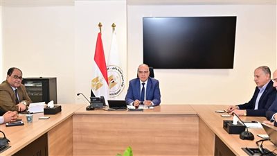 وزير الري يتابع الموقف المائي بمحافظة أسوان ويستعرض استعدادات موسم أقصى الاحتياجات