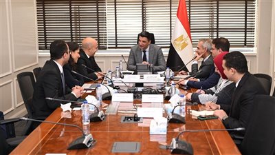 وزير الصناعة يبحث مع “لوريال مصر” تعزيز الاستثمارات وزيادة المكون المحلي لدعم الصادرات