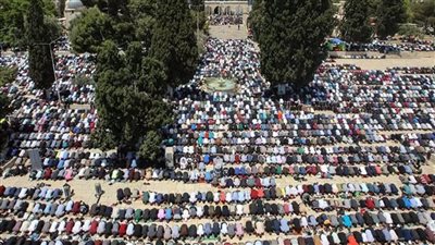 100 ألف مصلٍ يؤدون صلاة الجمعة في المسجد الأقصى بعد إعادة فتحه