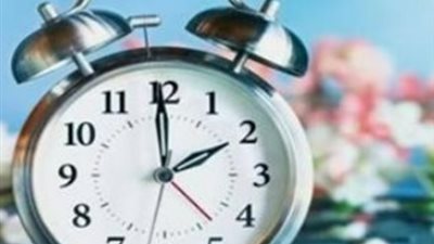 التوقيت الصيفي 2026 في مصر: دليل تعديل الساعة ومواعيد الصلاة الجديدة