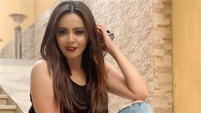 ياسمين نيازي في بث مباشر مثير.. 