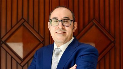 د. أحمد عبدالظاهر يشارك في مائدة مستديرة حول تعزيز السياحة الصحية بالقاهرة