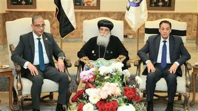 محافظ الجيزة يزور مطرانية أكتوبر وأوسيم لتهنئة الأقباط بعيد القيامة المجيد