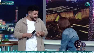 انفعال ومزاح على الهواء.. لماذا ضربت بسمة وهبة المطرب الشاب زياد أحمد؟