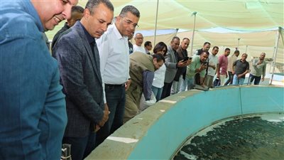 محافظ البحر الأحمر يتفقد وادي حوضين ويضع خارطة طريق لمواجهة التحديات