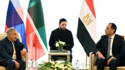 مدبولي ومينيخانوف يبحثان تعزيز الشراكة الاستراتيجية وتوطين الصناعة في العاصمة الإدارية