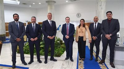 رئيس مصر للطيران يبحث مع السفير البريطاني تعزيز التعاون لدعم خطة تطوير مصر للطيران