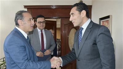 وزير الشباب يبحث مع رئيس هيئة الرقابة المالية تعزيز التعاون لتمكين الشباب اقتصاديًا