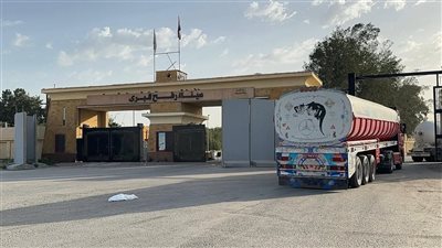 الهلال الأحمر المصري يواصل دعمه لغزة بقافلة “زاد العزة” الـ178