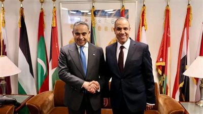 لقاء جانبي يجمع د. بدر عبد العاطي وزير الخارجية مع وزير المالية القطري