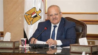 الأستاذ الدكتور أحمد عبدالظاهر يهنئ الأستاذ الدكتور محمد عثمان الخشت بمناسبة فوزه بجائزة الشيخ زايد للكتاب
